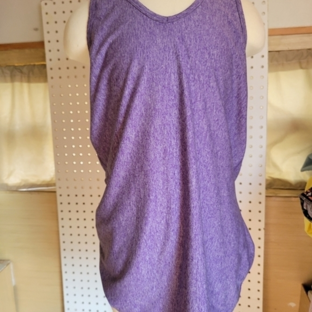 Under Armour Size m heat gear purple tank top